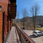 Confortable Avec 4 Chambres, Cheminee, Grand Terrain, Proche Pistes Et - Fr-1-589-107 勒梅尼勒