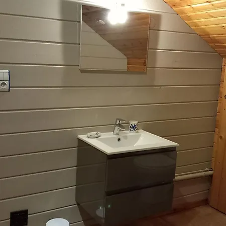 Confortable Avec 4 Chambres, Cheminee, Grand Terrain, Proche Pistes Et - Fr-1-589-107