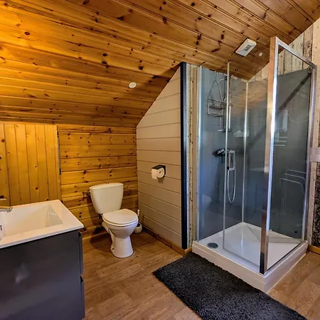 Confortable Avec 4 Chambres, Cheminee, Grand Terrain, Proche Pistes Et - Fr-1-589-107 * Le Menil