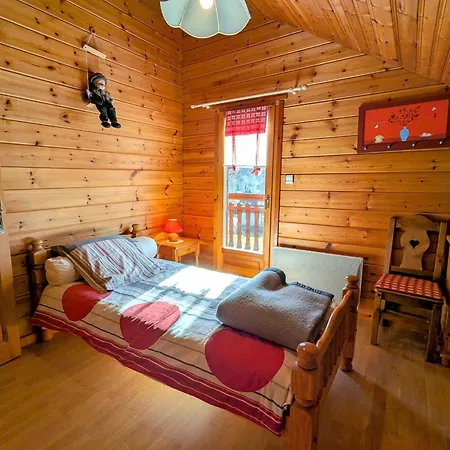 Confortable Avec 4 Chambres, Cheminee, Grand Terrain, Proche Pistes Et - Fr-1-589-107