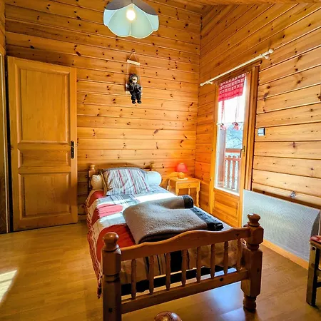 Confortable Avec 4 Chambres, Cheminee, Grand Terrain, Proche Pistes Et - Fr-1-589-107 منزل ريفي
