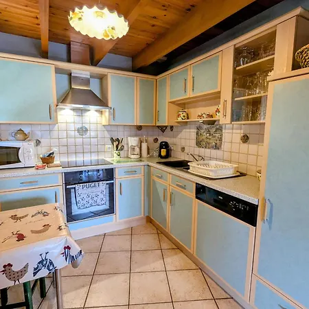Confortable Avec 4 Chambres, Cheminee, Grand Terrain, Proche Pistes Et - Fr-1-589-107 منزل ريفي *