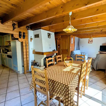 Confortable Avec 4 Chambres, Cheminée, Grand Terrain, Proche Pistes Et - Fr-1-589-107 *