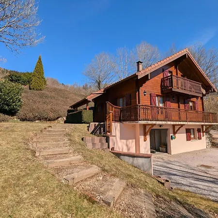 Holiday home Confortable Avec 4 Chambres, Cheminee, Grand Terrain, Proche Pistes Et - Fr-1-589-107