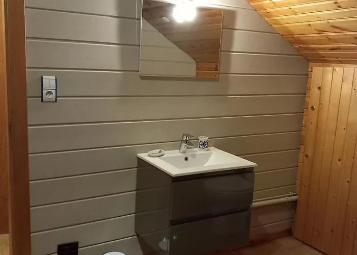 Confortable Avec 4 Chambres, Cheminée, Grand Terrain, Proche Pistes Et - Fr-1-589-107