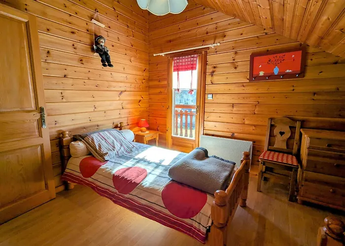 Confortable Avec 4 Chambres, Cheminée, Grand Terrain, Proche Pistes Et - Fr-1-589-107