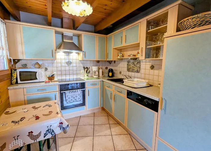 Confortable Avec 4 Chambres, Cheminée, Grand Terrain, Proche Pistes Et - Fr-1-589-107 Hébergement de vacances *