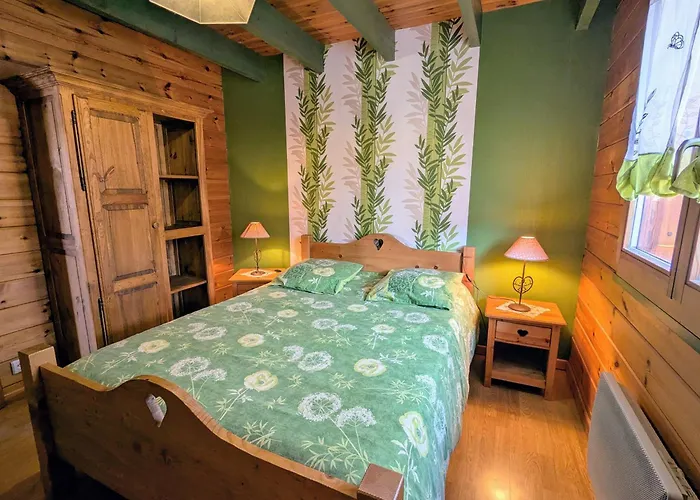 Hébergement de vacances Confortable Avec 4 Chambres, Cheminée, Grand Terrain, Proche Pistes Et - Fr-1-589-107 *