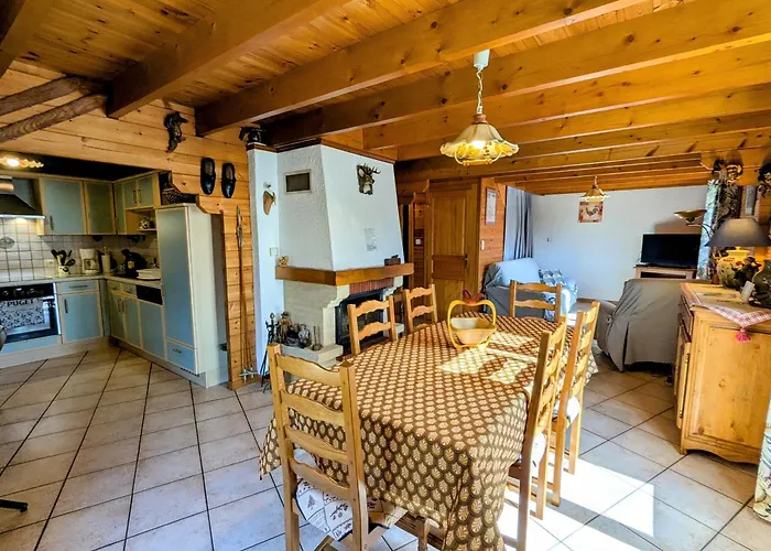 Confortable Avec 4 Chambres, Cheminée, Grand Terrain, Proche Pistes Et - Fr-1-589-107 *